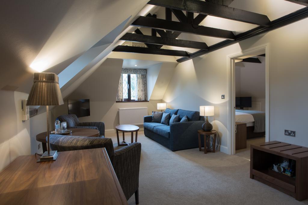 Stirrups Hotel Брэкнэлл Экстерьер фото